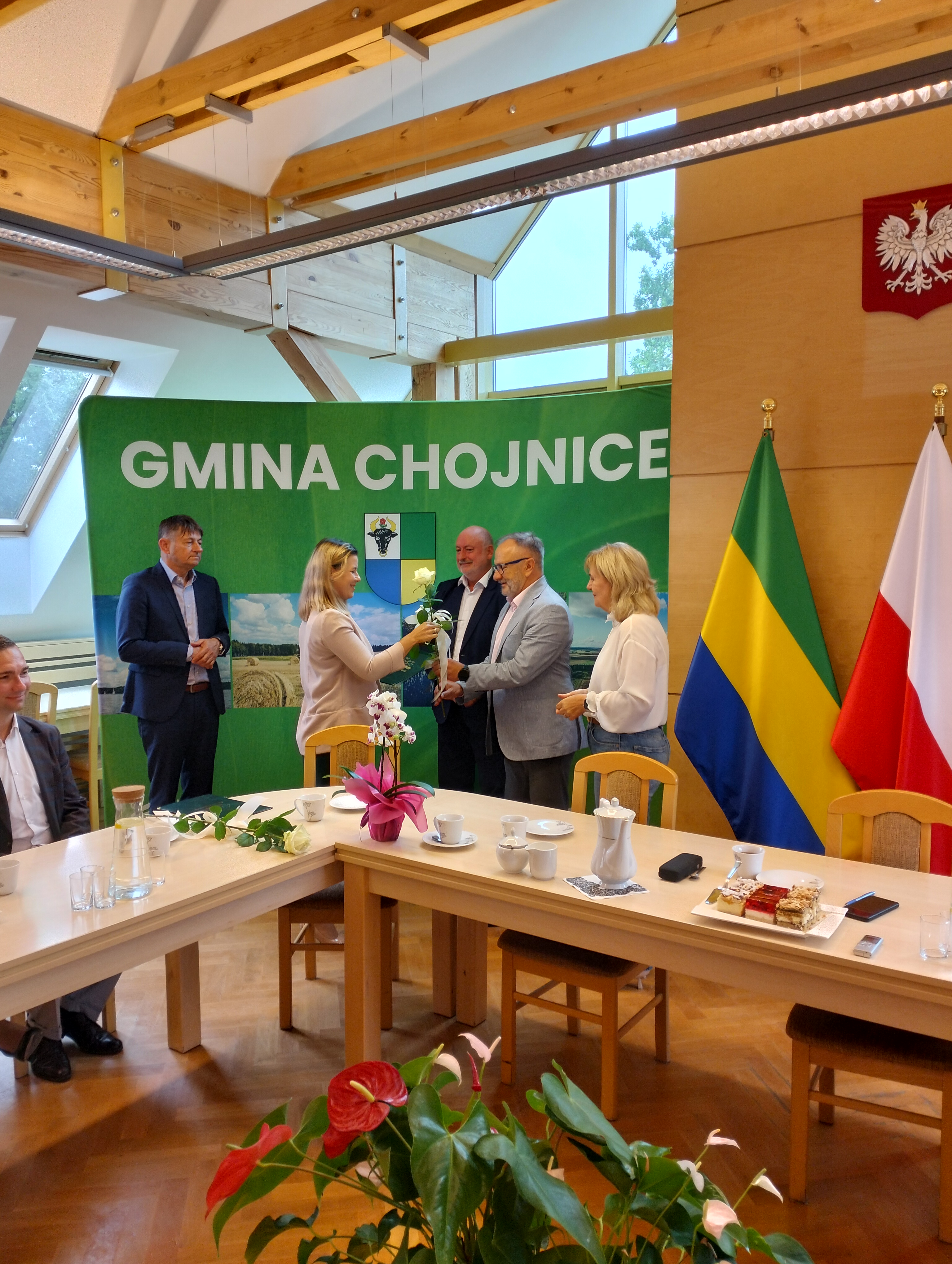 Wręczenie aktu nadania awansu awodowego na stopień nauczyciela mianowanego  nauczycielowi pracującemu w szkole na terenie Gminy Chojnice.