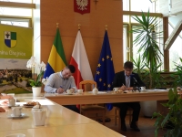 Nowe latarnie w Moszczenicy! Podpisanie umowy na realizację inwestycji