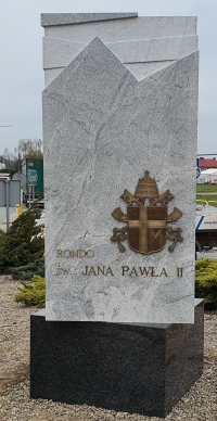 Poświęcenie obelisku na rondzie im. św. Jana Pawła II