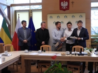 Umowa na dwie drogi w miejscowości Chojniczki podpisana! Prace ruszą już od poniedziałku (17.04.2023 r.)