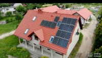 Dobiegła końca realizacja partnerskiego projektu z zakresu montażu instalacji paneli fotowoltaicznych. Instalacje fotowoltaiczne pozyskujące energię elektryczną z energii słońca umieszczone zostały na dachach lub fasadach budynków jednorodzinnych.